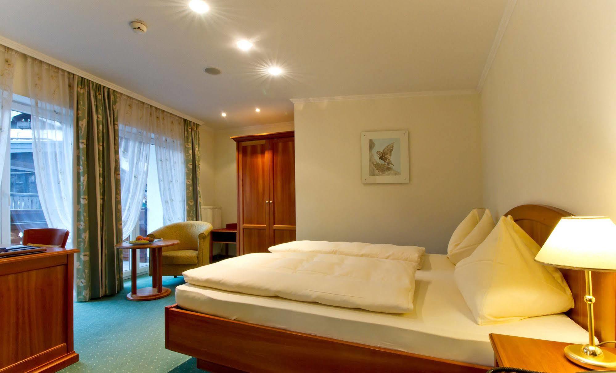 Hotel Weisser Hirsch Sankt Wolfgang im Salzkammergut Luaran gambar
